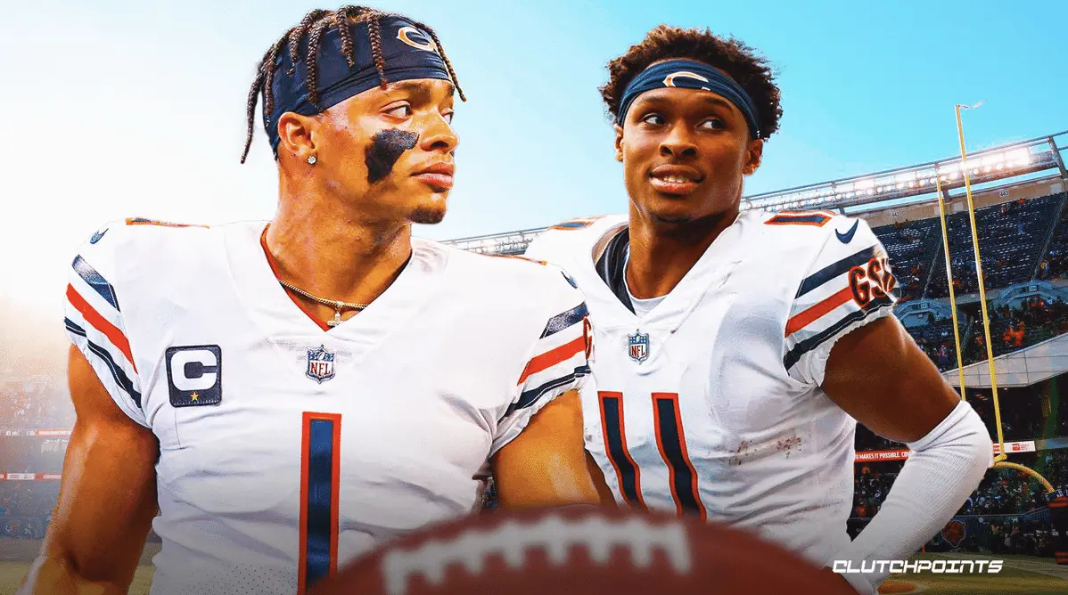 Bears’ Darnell Mooney fails to catch Justin Fields’ potential game-winning Hail Mary.
