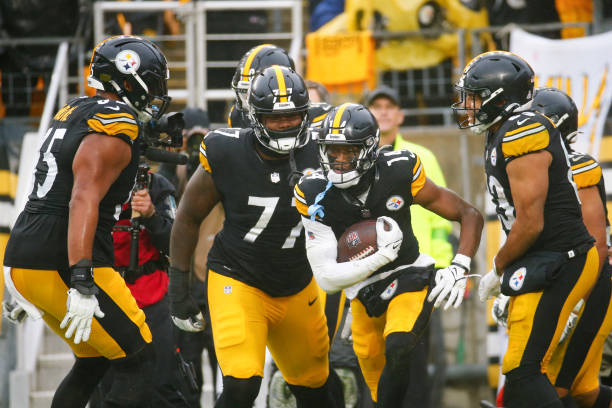 Pittsburgh Steelers Head Coach Mike Tomlin Bluntly Addresses his young wide receivers problems.
