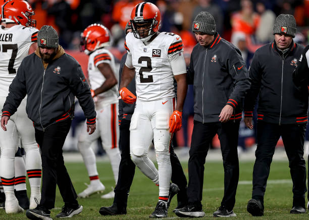 “Amari Cooper’s Injury Poses Challenge for Cleveland Browns’ Playoff Hopes: Positive Updates and Anticipation for Wild Card Game”