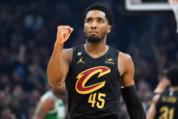 Cavaliers’ Milestone Night: Donovan Mitchell Hits 1,300th Three, Isaac Okoro Reaches 2,000 Career Points