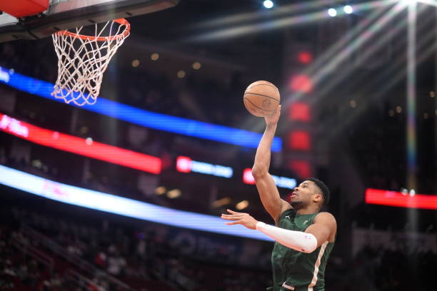 Giannis Antetokounmpo Criticizes Bucks’ Lack of Pride in Defensive Display: Takes Personal Responsibility for Loss to Rockets