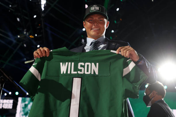 “Analyzing Zach Wilson’s Future with the Jets: Should the Quarterback Stay or Go?”