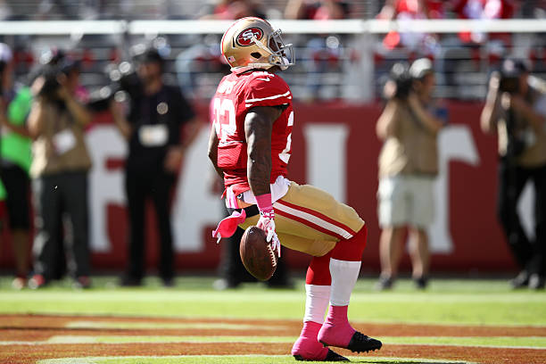 Veteran Running Back Mike Davis Announces Retirement After Eight-Year NFL Career