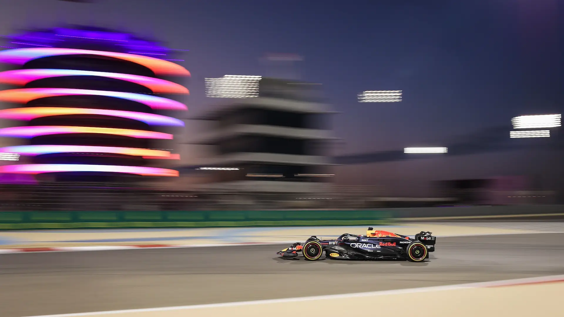 Red Bull dominates the first day of F1 pre-season testing, outpacing other teams…