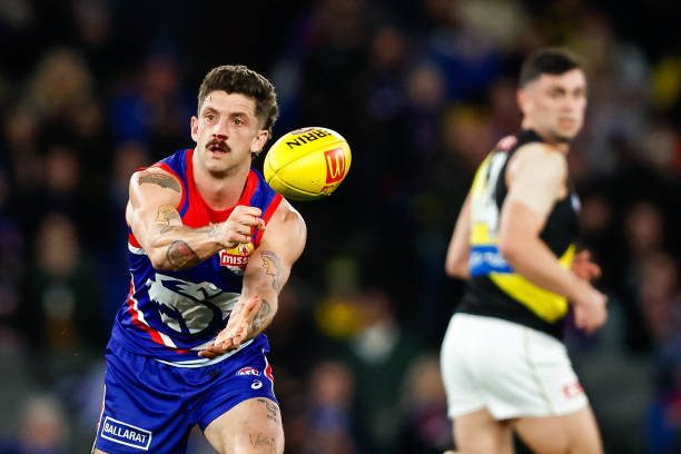 What’s the deal with the Western Bulldogs over Tom Liberatore’s contract extension for the 2024 AFL season?