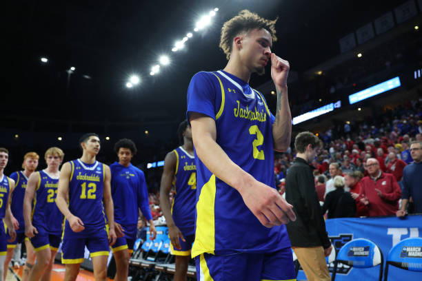 Kansas Jayhawks Seek Roster Upgrade with Eye on Guard Zeke Mayo in Transfer Portal