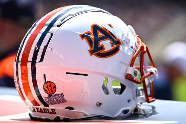 21-Year-Old Star Receiver Triumphantly Returns, Embraces Brotherhood Mentality…