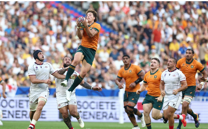 The Sydney Roosters are seriously  considering the recruitment of a rugby union star.
