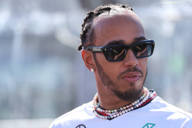 Hamilton hints on who to replace him at Mercedes