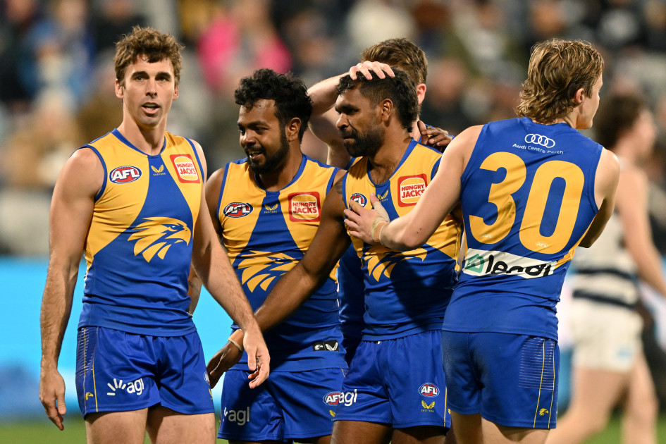 Eagles Sharpshooter Suffers Late-Game Head Knock Against…