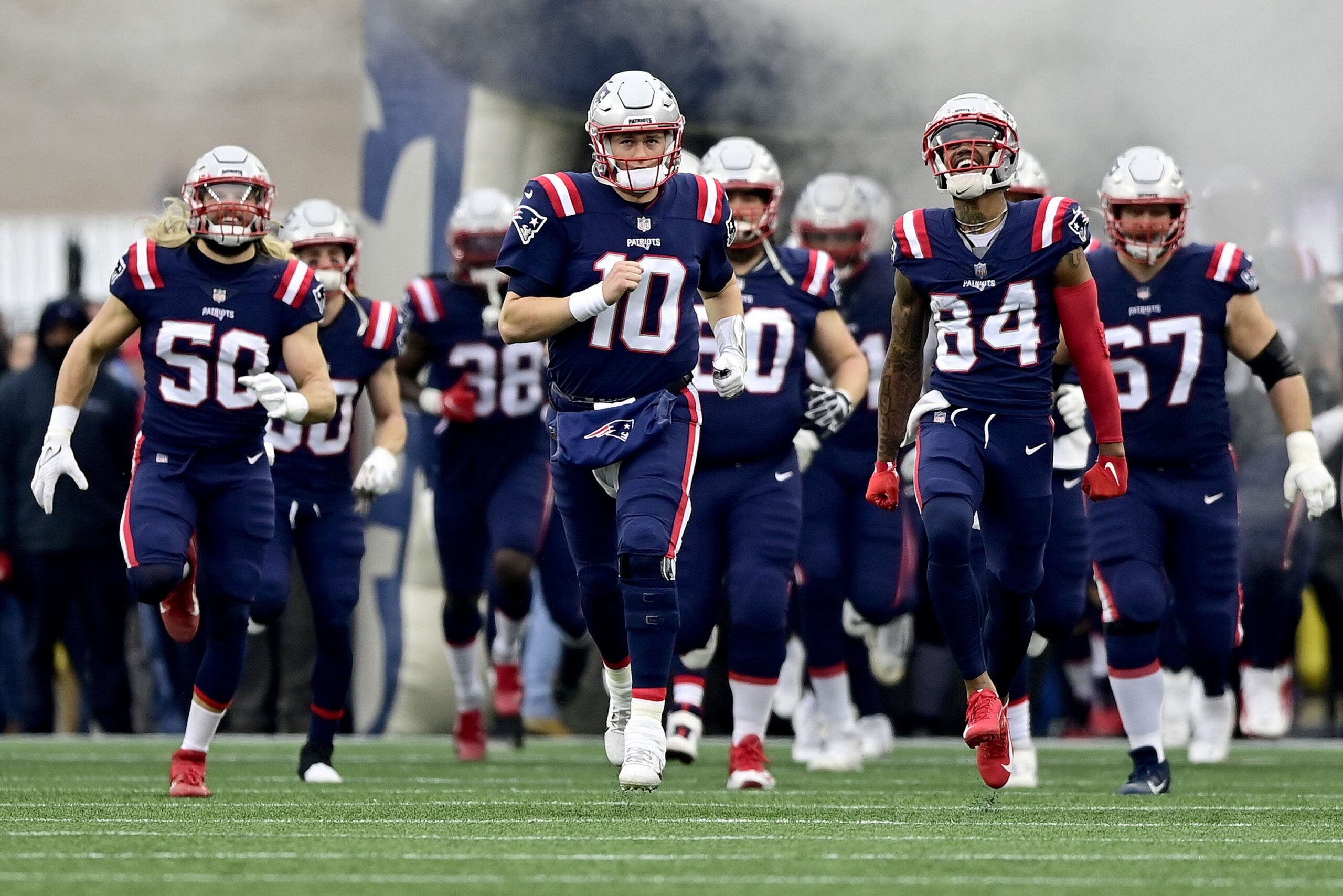 “Quarterback Shake-Up Looms Inside Sunday’s Patriots Training Camp Update!