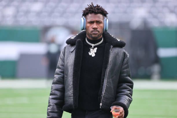 Antonio Brown Extends Olive Branch to Caitlin Clark