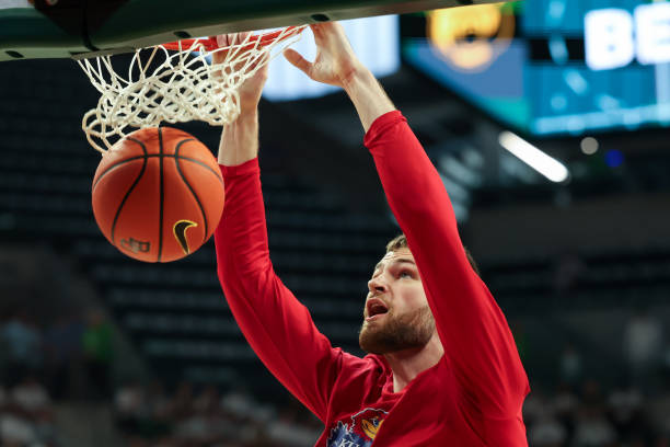 Kansas Basketball Star’s Return Sparks Trend Among College Programs