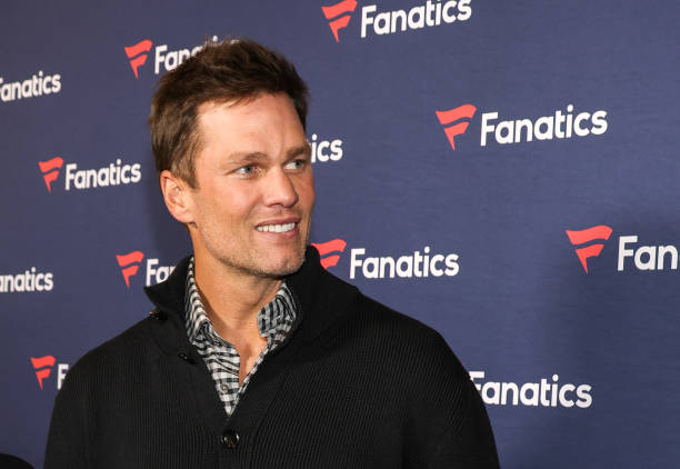 Tom Brady’s Netflix roast includes plenty of comedy and marks a reunion between Robert Kraft and Bill Belichick.