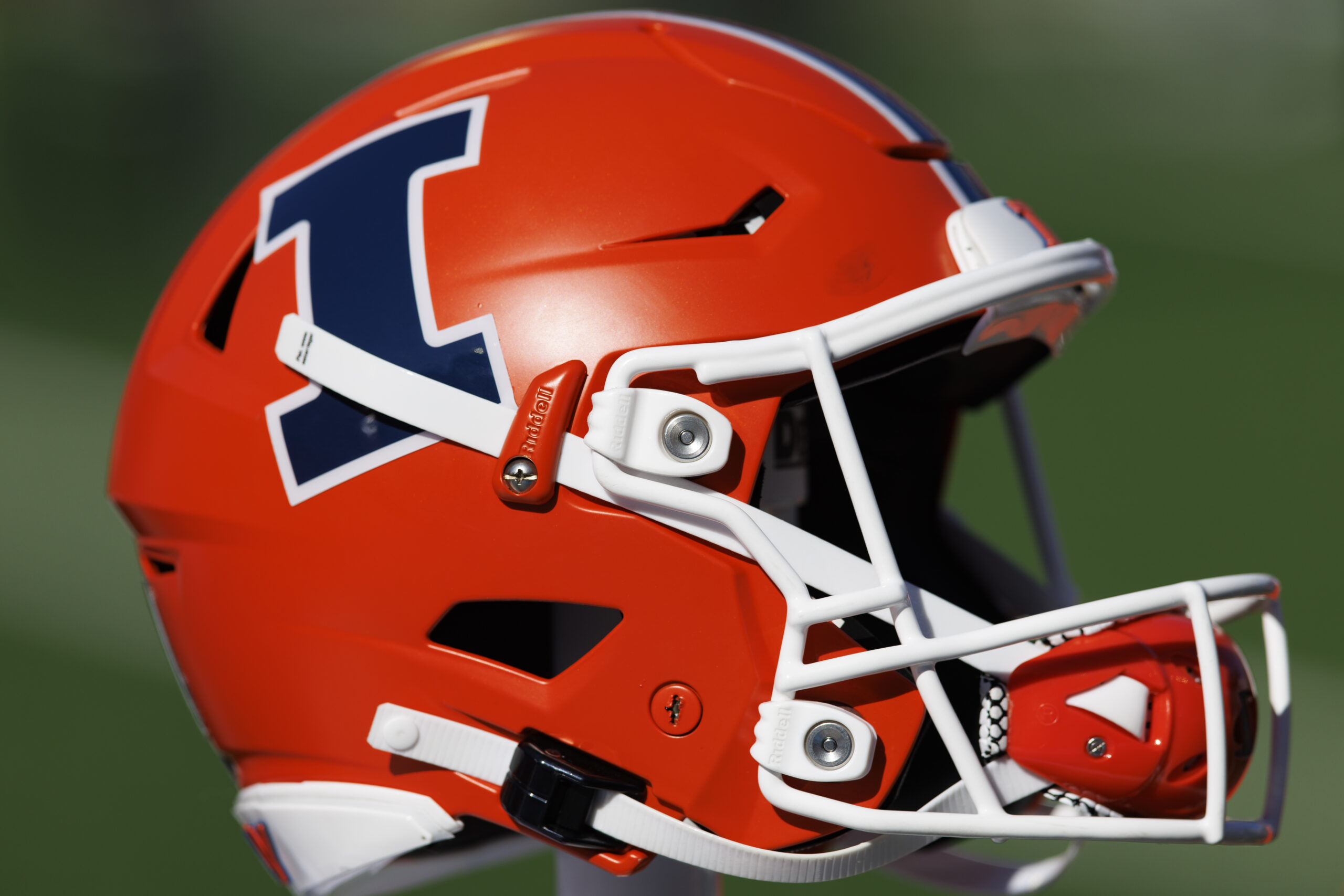 Breaking News: Illini Secure New Defensive Backs Coach Amid Strategic Staff Restructuring