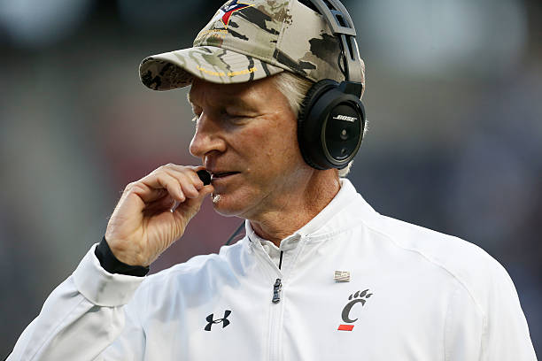 Auburn Football Fans Stirred as Former Head Coach Tommy Tuberville Undermines Recruiting Legacy Amidst Controversy Over Ex-Player Treatment – Flashback to 2004 Offseason