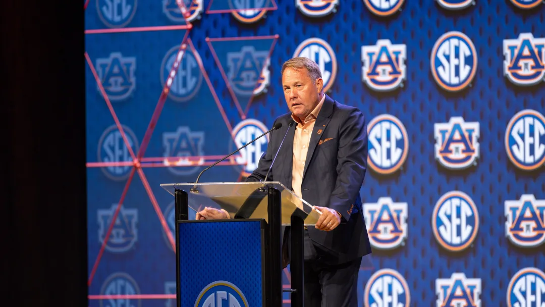“Auburn Tigers’ Hugh Freeze Unveils Radical Play Calling Strategy Ahead of Fall Camp Launch”