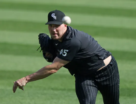 “Cardinals Eyeing Surprise Pitching Reinforcement: Top Hurler in Their Sights for a Shocking Roster Shake-Up”
