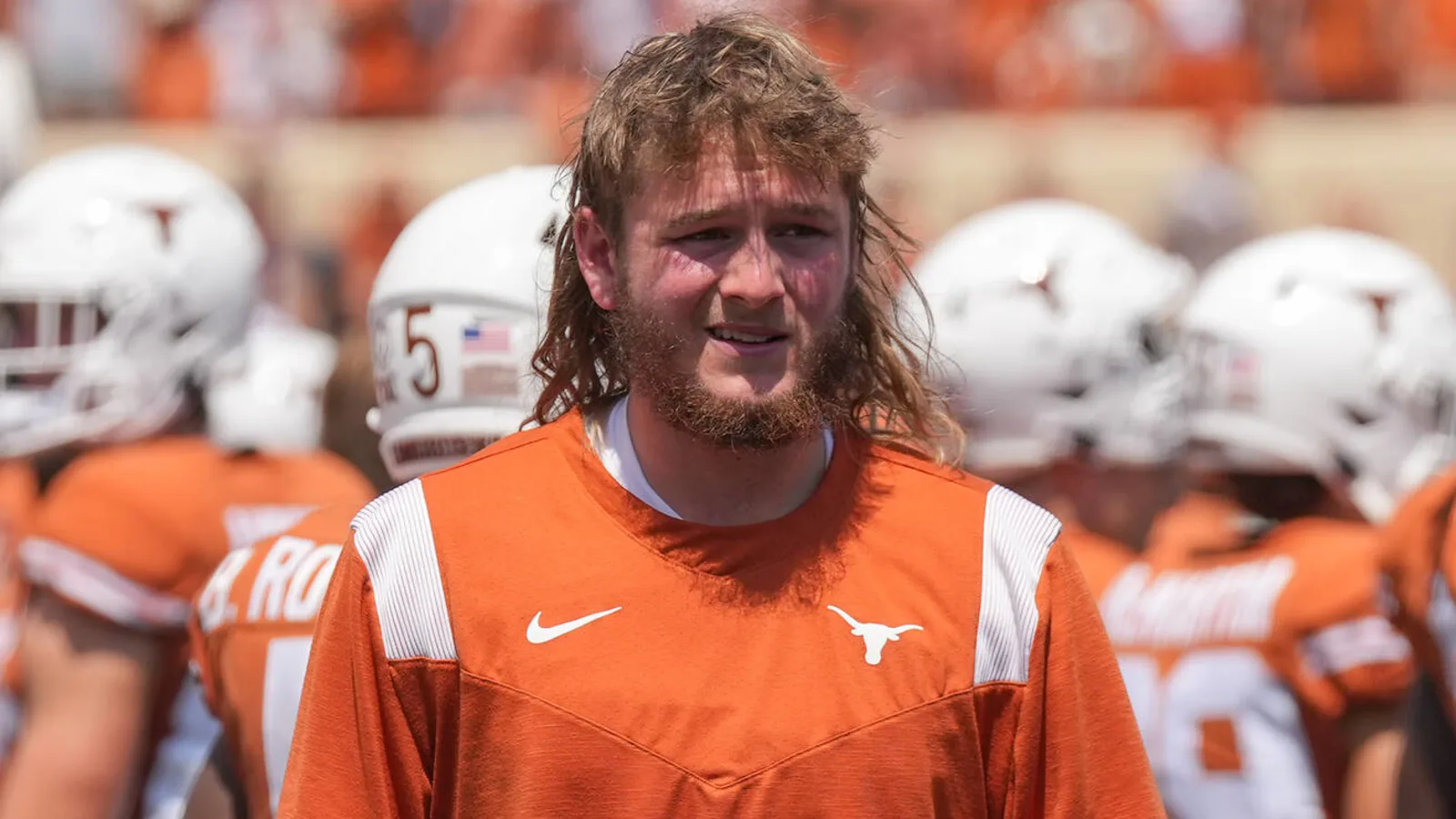 “Texas Longhorns Stunned as Star QB Quinn Ewers Leaves Amid Shocking Exit Drama”