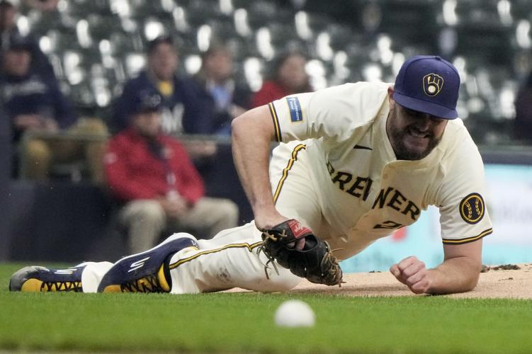 “Heartbreak for Brewers: Pitcher’s Comeback Abruptly Ended by Devastating Injury”