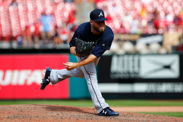 A.J. Minter’s Braves Future in Jeopardy: Key Reliever to Undergo Hip Surgery