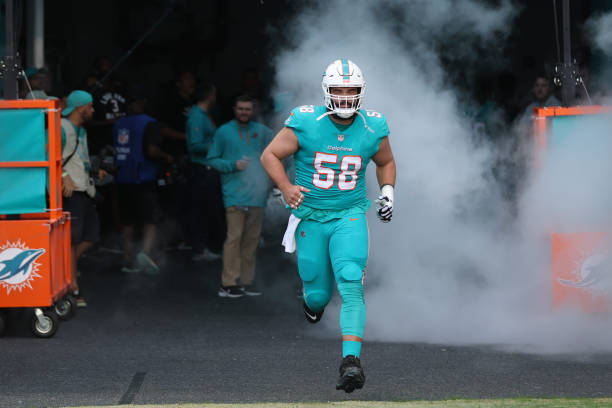 Connor Williams #58 of the Miami Dolphins