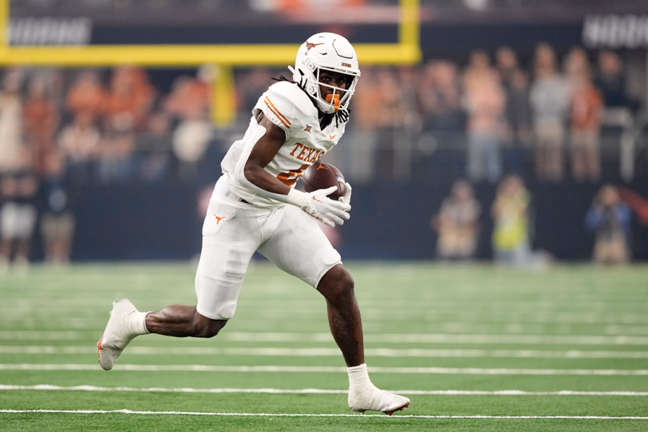 Breaking News: “Heartbreak: Texas Running Back’s Comeback Ends with Career-Threatening Injury”