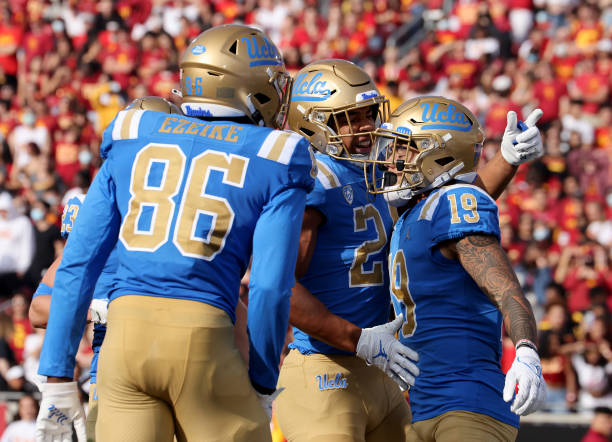 UCLA Bruins tight end Michael Ezeike (86)