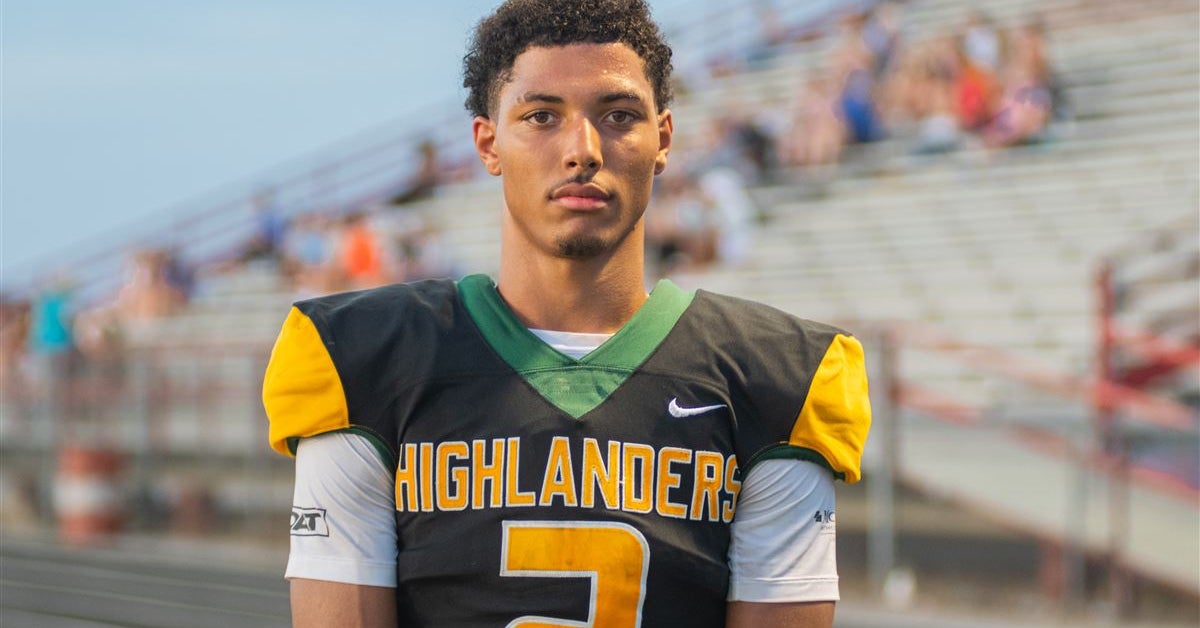 Three-star elite edge commits to Kansas Jayhawks.