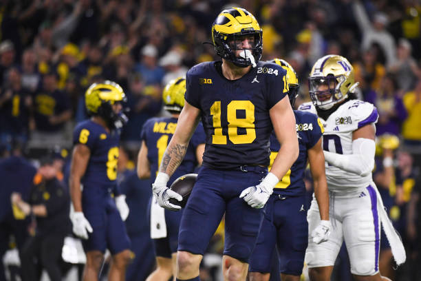 Colston Loveland #18 of the Michigan Wolverines