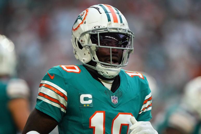 Miami Dolphins wide receiver Tyreek Hill criticizes…