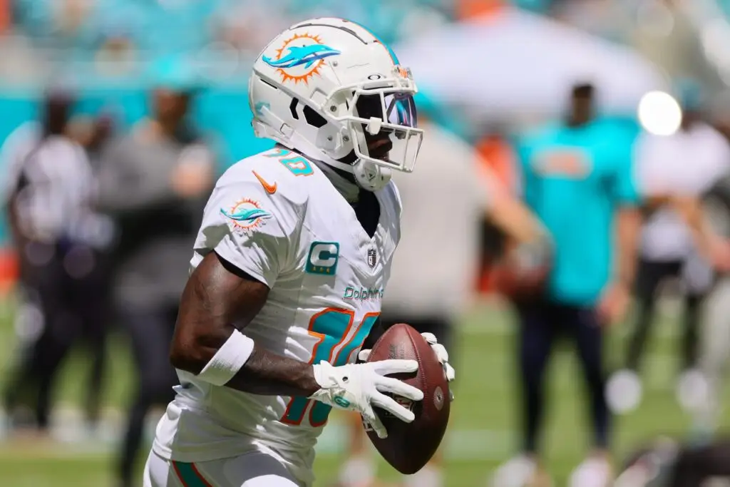 Miami Dolphins: Video Shows Disturbing Incident of Police Officer Allegedly Hitting  Wide receiver