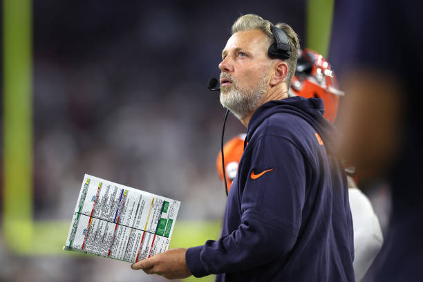 Bears’ Offensive Line Struggles Intensify as Star Player Absent from Practice with Injury