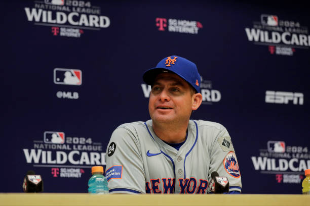Manager Carlos Mendoza #64 of the New York Mets