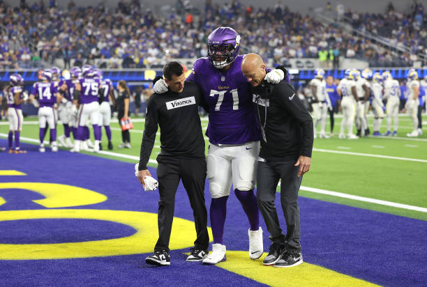 Christian Darrisaw #71 of the Minnesota Vikings
