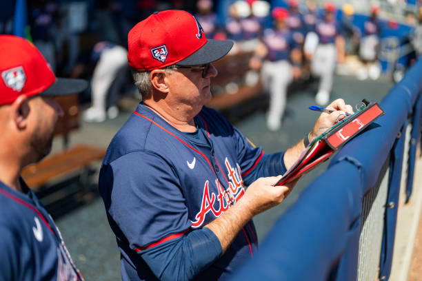 Kevin Seitzer #34 of the Atlanta Braves
