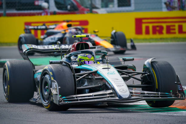 Mercedes-AMG PETRONAS F1 Team W15