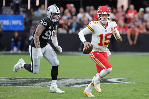 Chiefs Deliver Key Update on Mahomes Injury Following Gritty Week 8 Win Over Raiders