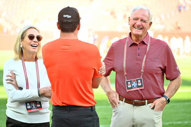 Head coach Kevin Stefanski of the Chicago Bears (C) talks with team owners Dee and Jimmy Haslam of the Cleveland Browns