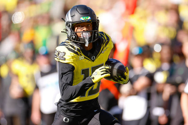 Tez Johnson #15 of the Oregon Ducks