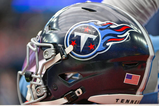 Breaking News: Tennessee Titans Encouraged to Sign Former Eagles Starter Without Delay.