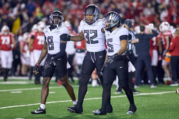 Oregon Hit with Unfortunate Transfer Portal News as Key Player Leaves on Friday Night