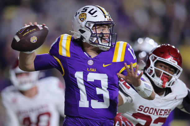 Garrett Nussmeier #13 of the LSU Tigers