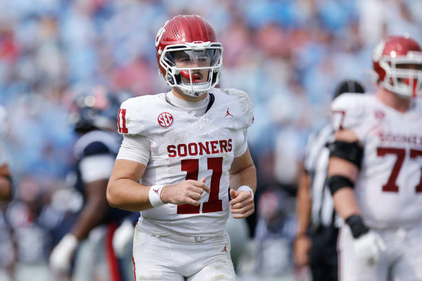Oklahoma Sooners quarterback Jackson Arnold (11)
