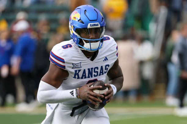 Quarterback Jalon Daniels #6 of the Kansas Jayhawks