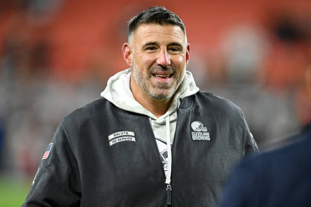 Mike Vrabel Wants to Return to the Patriots for a Surprising Role—Should New England Make the Move?