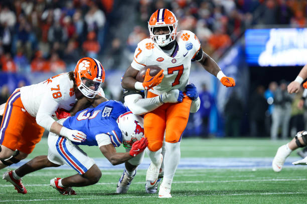 Clemson Tigers running back Phil Mafah (7)