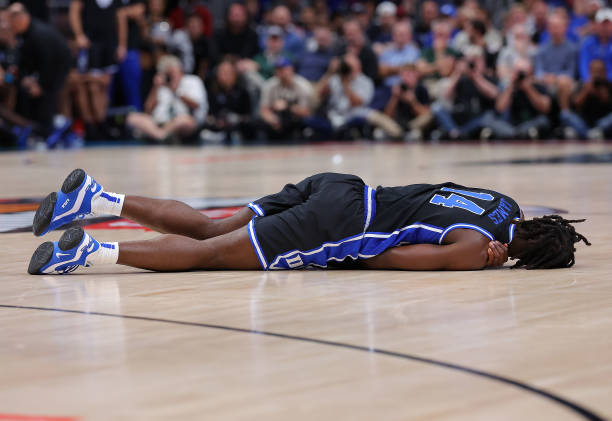 Breaking News:  Kentucky Wildcat Struck by Heartbreak as Star Receiver Out with Critical Injury
