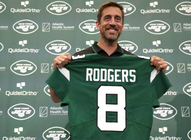 “Jets’ Playoff Elimination Marks the End of the Aaron Rodgers Era.