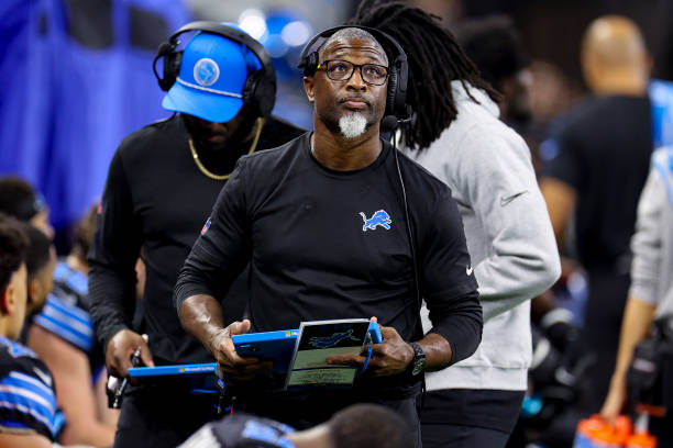 Defensive coordinator Aaron Glenn of the Detroit Lions